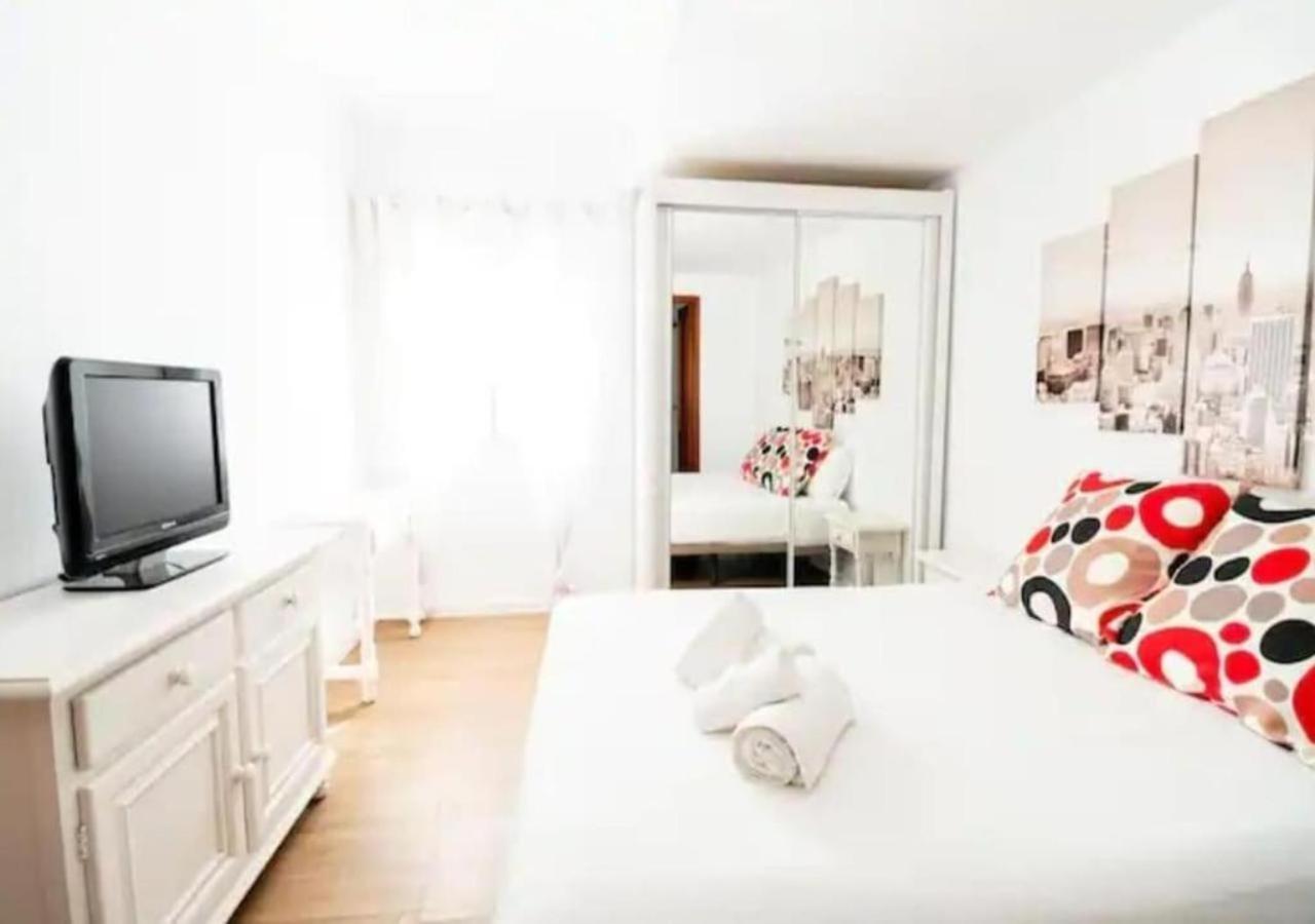 Central 2Bedroom 200M From Beach 칼라오살바헤 외부 사진